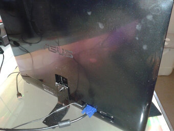 HP 20"1600x1200 pixel 19" lcd Philips 15e 17"lcd HP a AOC - 12