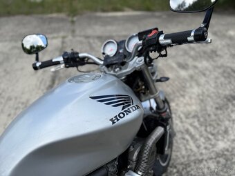 Honda CB600F Hornet - 12
