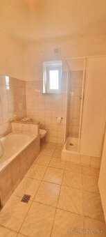 Rodinný dom s veľkým pozemkom na predaj v obci Malinovo - 12