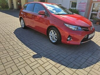 Toyota auris - 12