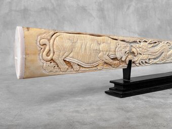 Ručne vyrezávaný Meč z mečúňa na stojane - Tiger a Drak 89cm - 12