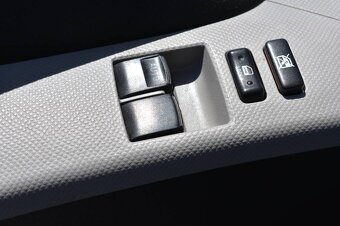 Toyota Yaris 1.3 VVT-I Terra - 12