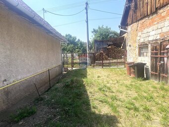 REZERVOVANÉ Starší dom na rekonštrukciu v malebnej obci Puka - 12