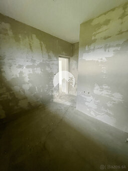 Reality KOMPLEX s.r.o. Vám ponúka luxusný rodinný dom v prém - 12