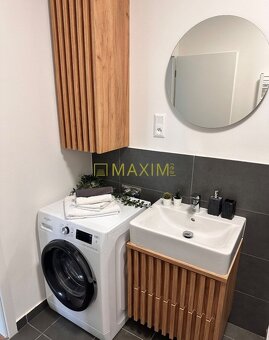 Ponúkame na predaj krásny 2- izbový apartmán v Petržalke na  - 12