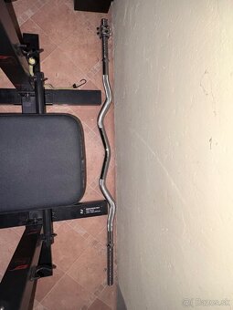 Predám benchpress lavičku, kladkostroj a scottovú lavičku - 12