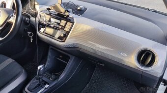 Volkswagen e-UP - 12