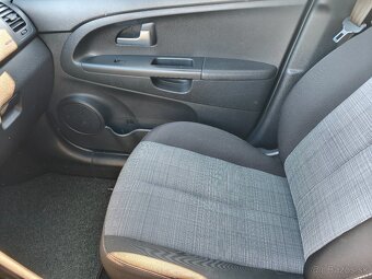 Kia Venga 1.4 benzin 66 kw , 74 000 km - 12