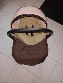 Kočiar, vajíčko, trojkolka, oblecenie, autosedačka - 12