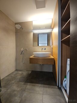 NA PREDAJ RODINNÝ DOM S POZEMKOM BRATISLAVA RUŽINOV - 12