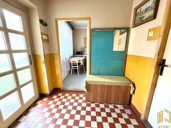 ROHOV - ROD. DOM s HOSP. BUDOVOU, POZEMOK 1.100m2, okr. SENI - 12