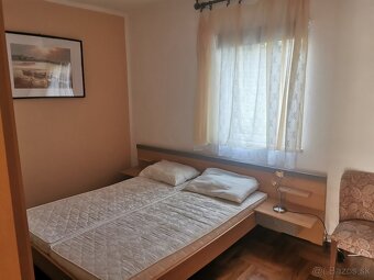 Dom pri mori v Chorvátsku so 6 apartmánmi. - 12
