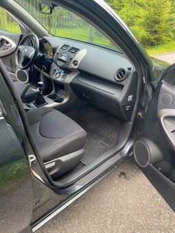 Predam Toyotu Rav4  2,2  2009 - 12