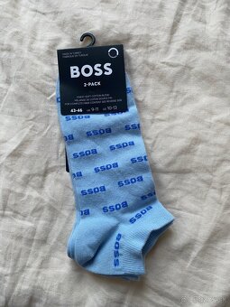 Armani teplaky, Karl Lagerfeld tričko, ponožky Hugo Boss - 12