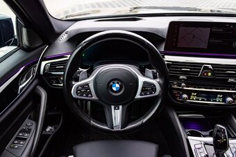 BMW 520d Touring / M Paket / HK Audio / TOP STAV / PANORÁMA - 12