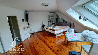 Prenájom 7 izbový rodinný dom so záhradou, saunou a parkovan - 12