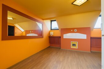 DVE BUDOVY S VEĽKÝM POTENCIÁLOM NA PODNIKANIE AJ INVESTÍCIU - 12