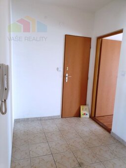 REZERVOVANÉ  Na predaj tehlový 2-izbový byt s KK 55 m2 + b - 12