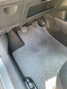 Yaris - 12