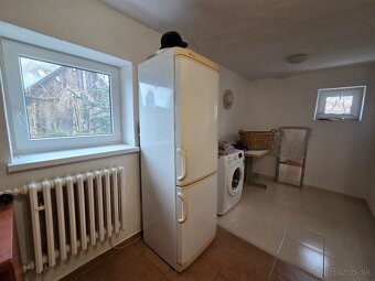 EXKLUZÍVNA PONUKA : Priestranný rodinný dom s garážou , obkl - 12