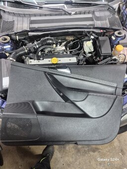 Passat B6 sedačky koža + alcantara top stav - 12