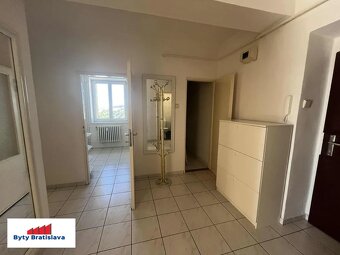 Prenajmem 2 izb.byt s terasou na Hradnom kopci BA. - 12