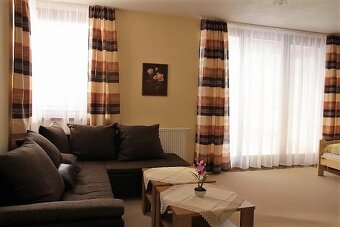 Slnečný 6 izbový rodinný dom s bazénom v Kavečanoch - Košice - 12