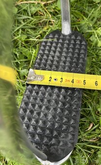 Anglické drezurní sedlo černé se třmeny SLEVA - 12