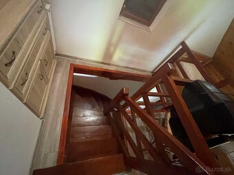 Celoročné obývateľná murovaná chata kúsok od Púchova. - 12