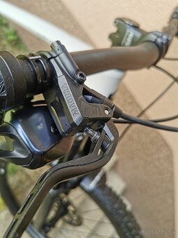 Horsky bicykel celoodpruzeny carbon ram L pneu 29 - 12
