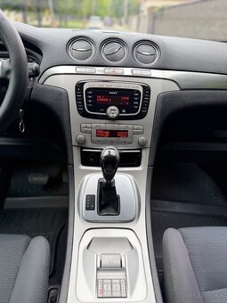 FORD SMAX 2.0 TDCI / AUTOMAT / PLNÁ VÝBAVA / PRVÝ MAJITEĽ - 12