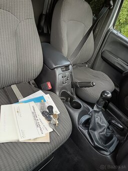 Jeep cherokee kj 2,5 105kw 5st manuál 4x4 - 12