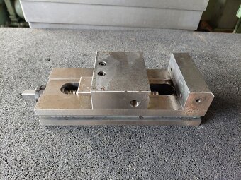 Strojní svěrák přesný - 12