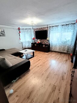 Na predaj veľký, pekný RD v Hosticiach - 12