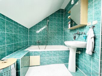 PREDAJ priestranný 4-izbový rodinný dom Sokolovce - 12