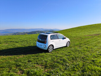 Elektromobil VW e-Up - panoramaticke stresne okno - TOP STAV - 12