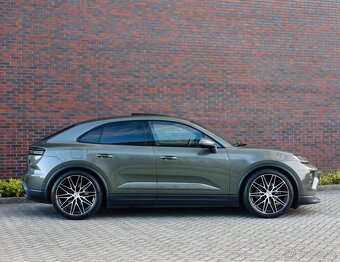 PORSCHE Macan Elektric 4, 408PS, AT, Nový model, 4x4 - 12