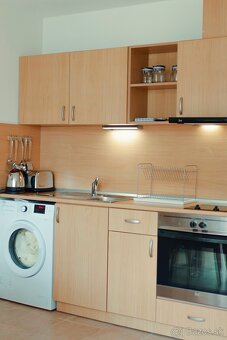 Predám Priestranný apartmán s výhľadom na more Bulharsko - 12