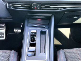 VW Golf VIII GTI 2.0 TSI - 12