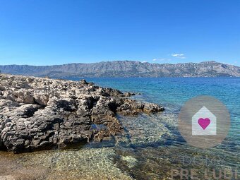 CHORVATSKO/BRAČ - Stavebný pozemok 150m od krásnej pláže - 12