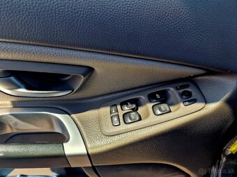 Volvo XC90 2.4 D5 MOMENTUM - 12
