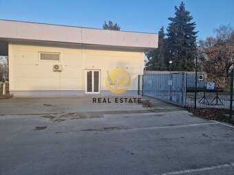 PRENÁJOM - priestory s parkovaním a pozemkom vhodné pre obch - 12