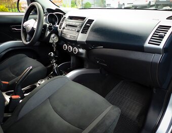 MItsubishi Outlander 2.0 DI-D 4x4 103kW-UZAVIERKA-DOVOZ ITA - 12