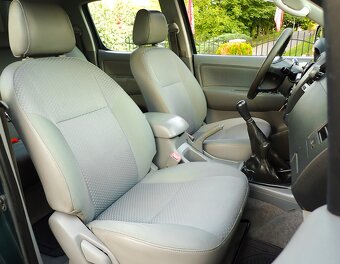 TOYOTA HILUX 2.5 D-4D 4x4 - UZAVIERKA 2009- NOVA STK-HARDTOP - 12
