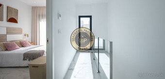 Modrený 2 podlažný dom 4+kk s bazénom, Torrevieja-Španielsko - 12