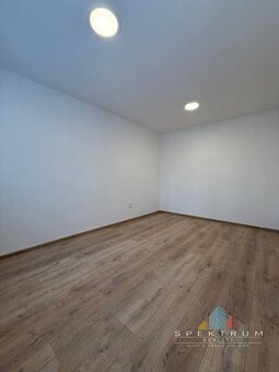 SPEKTRUM REALITY- Na PREDAJ 3 -izbový byt, 61m2, 2x loggia,  - 12