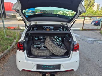 Volkswagen Golf 2.0 TFSI 270k R 4-Motion - 12