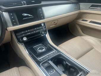 Jaguar XF 2,0 diesel AWD automat 132 kW 4x4 - 12