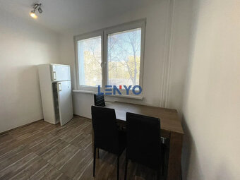 Prenájom - Veľký 2,5-izbový byt 64m² s balkónom - 12