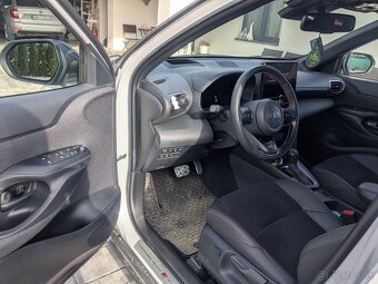 TOYOTA YARIS CROSS GR 1,5 hybrid 130k automat - 12